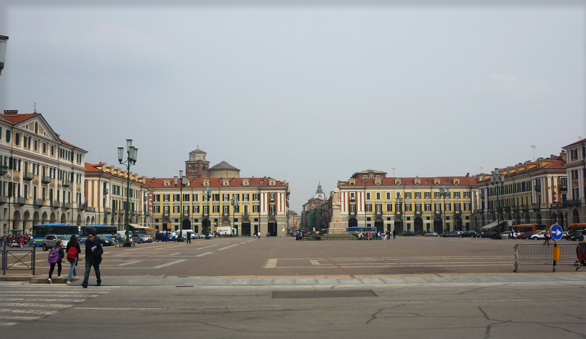 Al momento stai visualizzando A Cuneo il 2 novembre corone di fiori e carro funebre per dire addio alle Partite Iva messe in ginocchio dalle chiusure imposte dal Dpcm